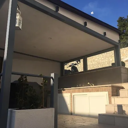 Grey House Apartamento *