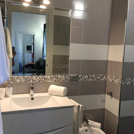 Grey House Apartment *
