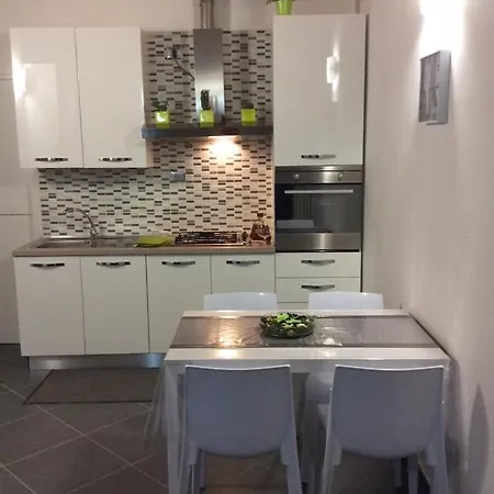 Grey House Apartment *